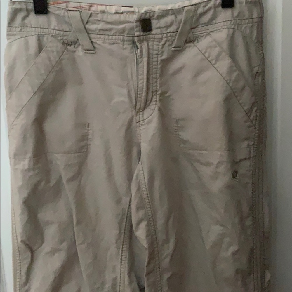 Mountain Hardware Capris Size 6 Sand Color